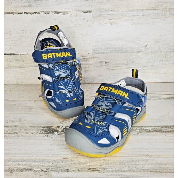DC Comics Batman Light Up Trekking Sandals Toddler Preschool Boys Size 11 NWT - Picture 1 of 7